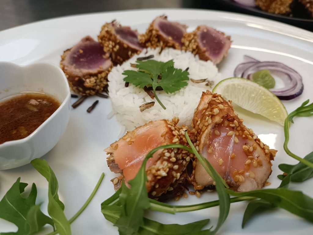 Tataki de saumon et de thon, pièce de cocktail