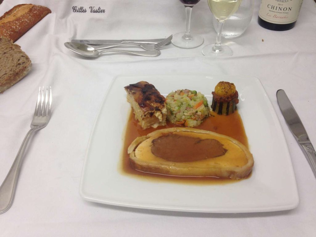 Filet de bœuf Wellington servi à l'assiette lors d'un mariage