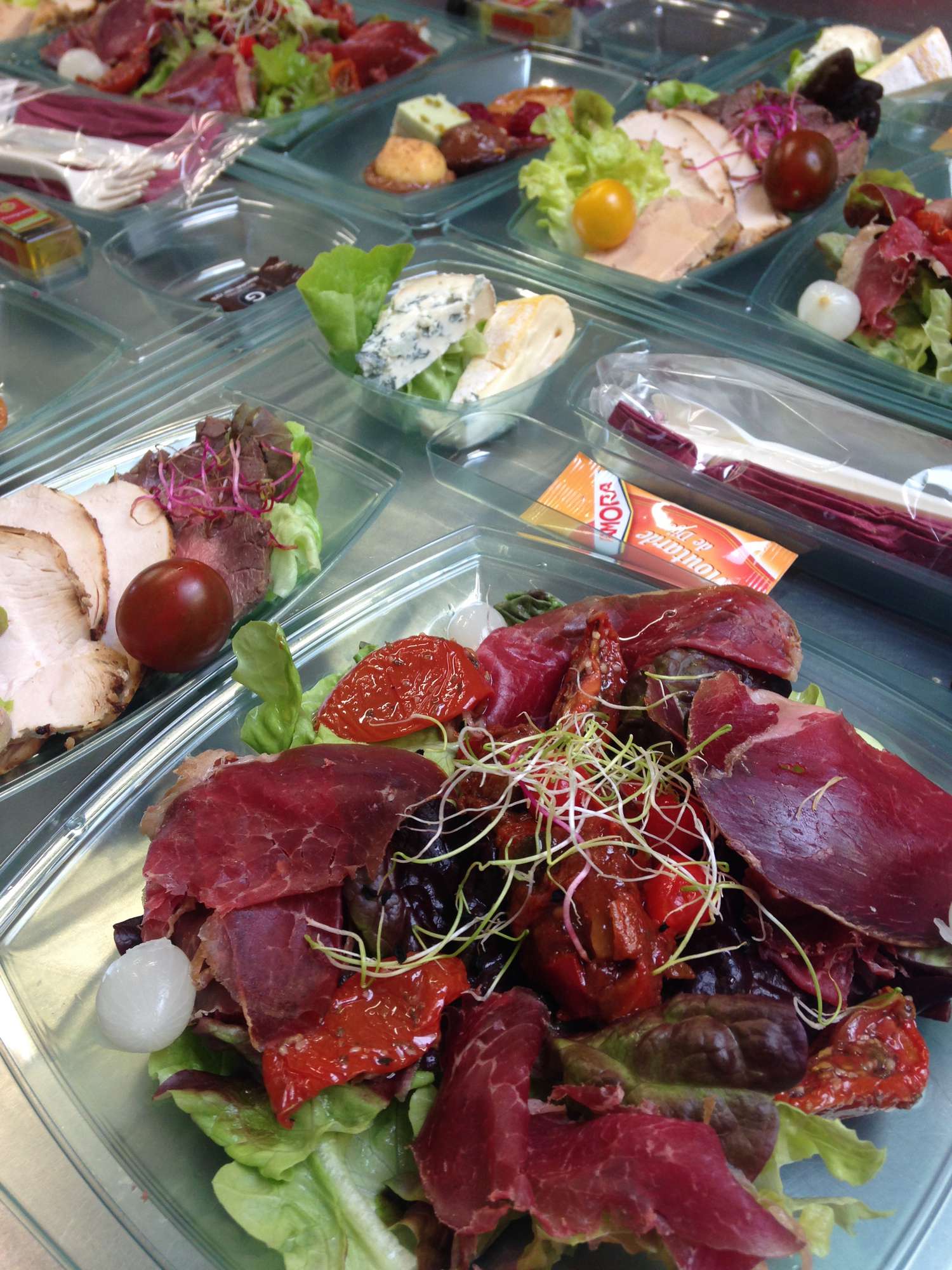 Intérêt des plateaux repas préparés par un traiteur